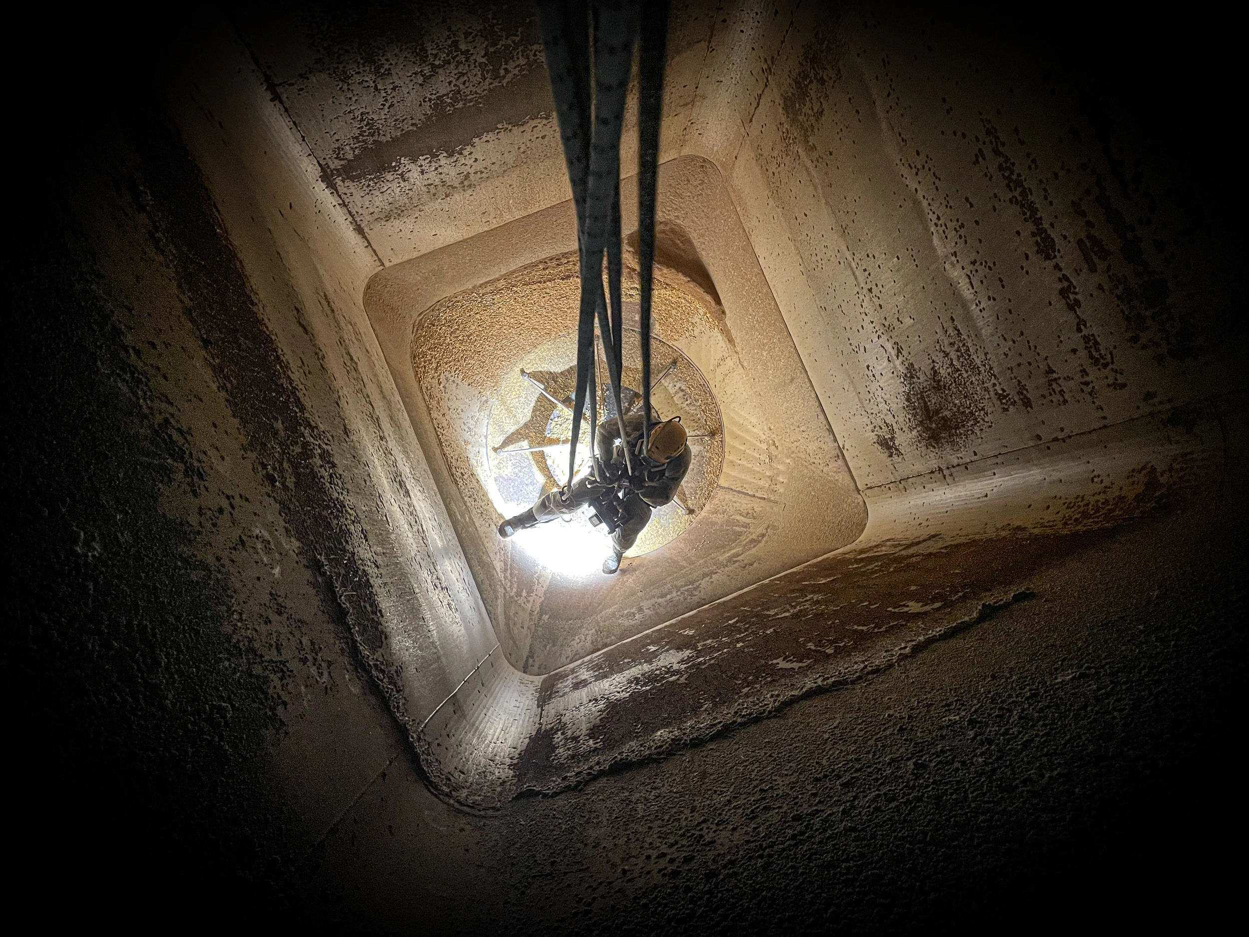 Nettoyage haute pression et peinture intérieure de silos